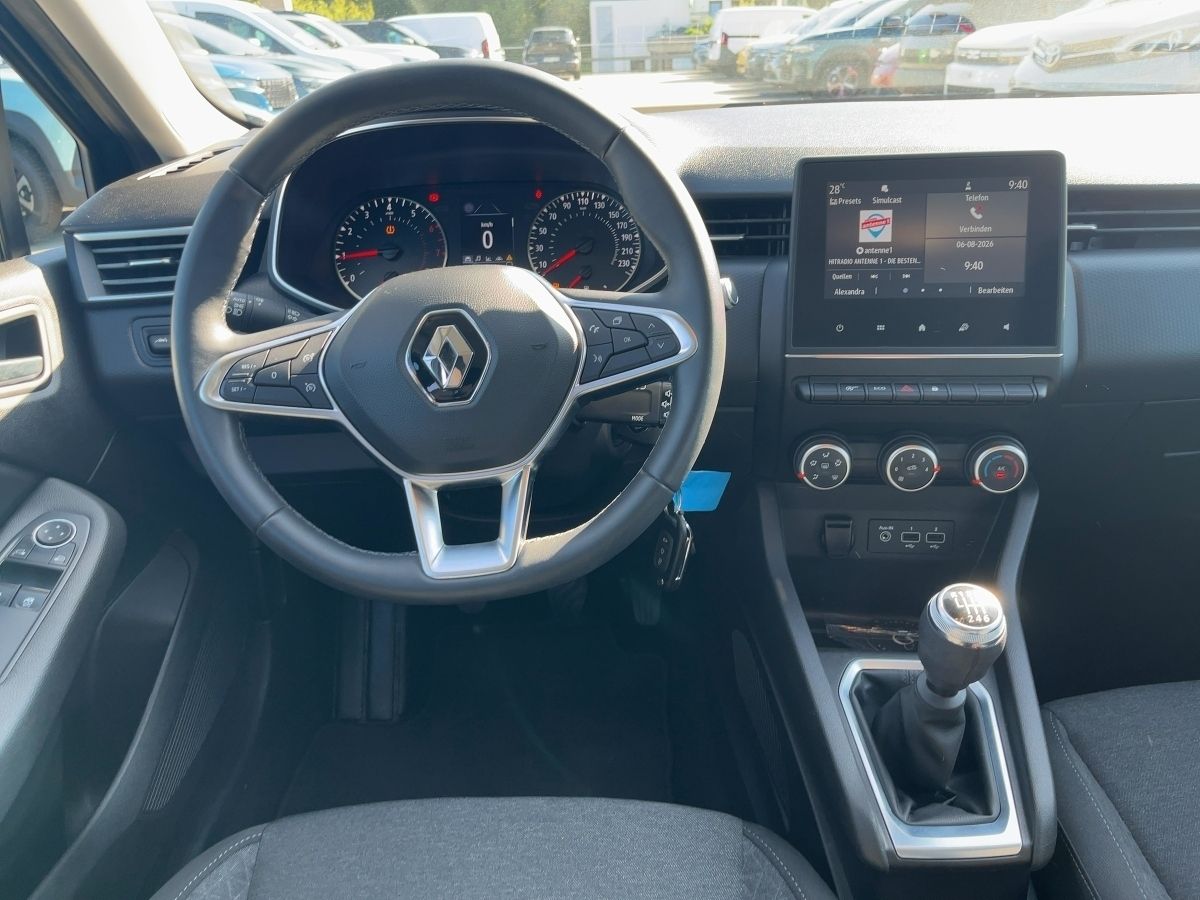 Fahrzeugabbildung Renault Clio ZEN TCe 90 EPH 7"Touch - mit KI generiert/bearbeitet