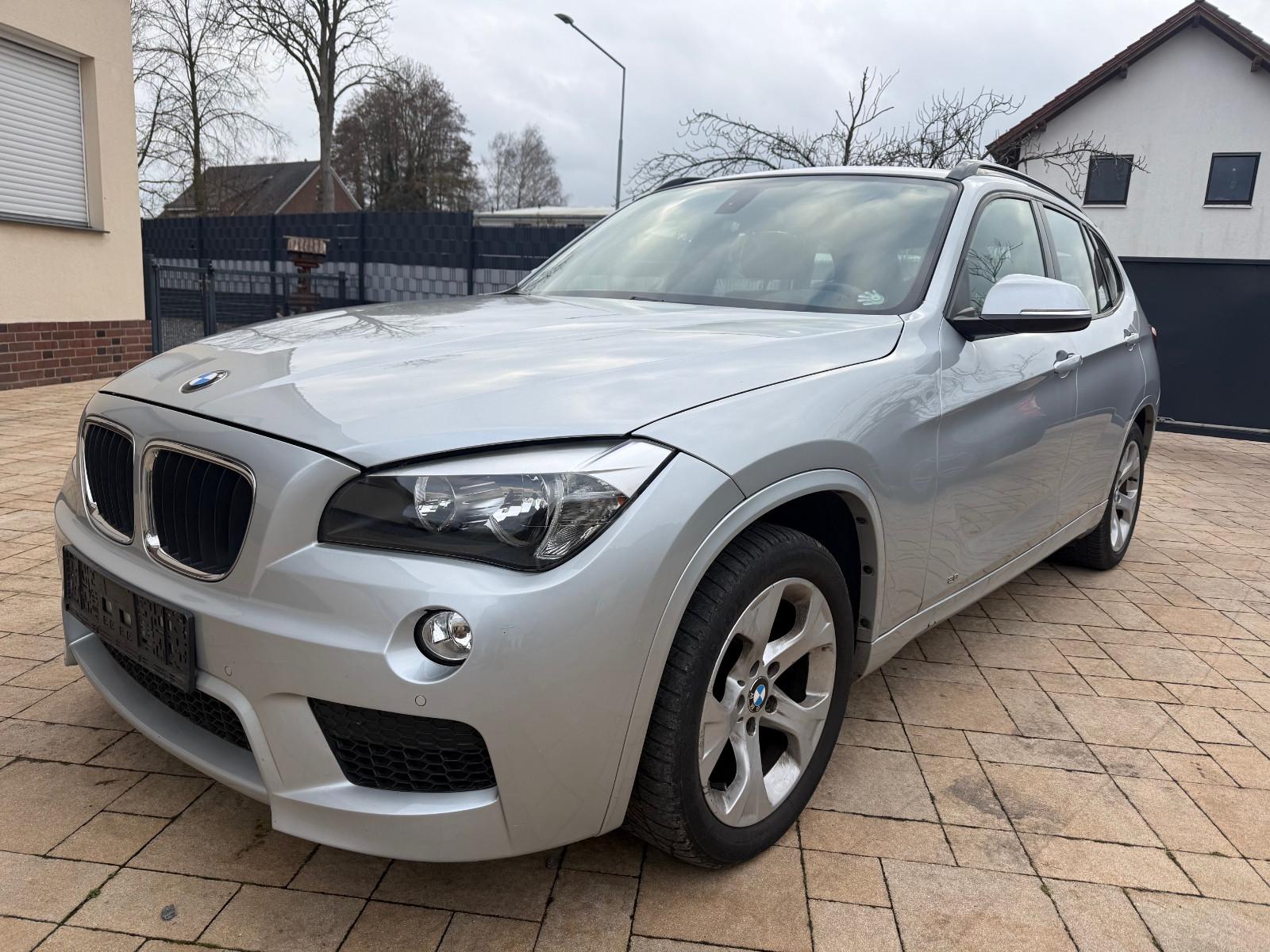 BMW X1 2.8 i+M-Optik+Leder+Panorama+AHK+