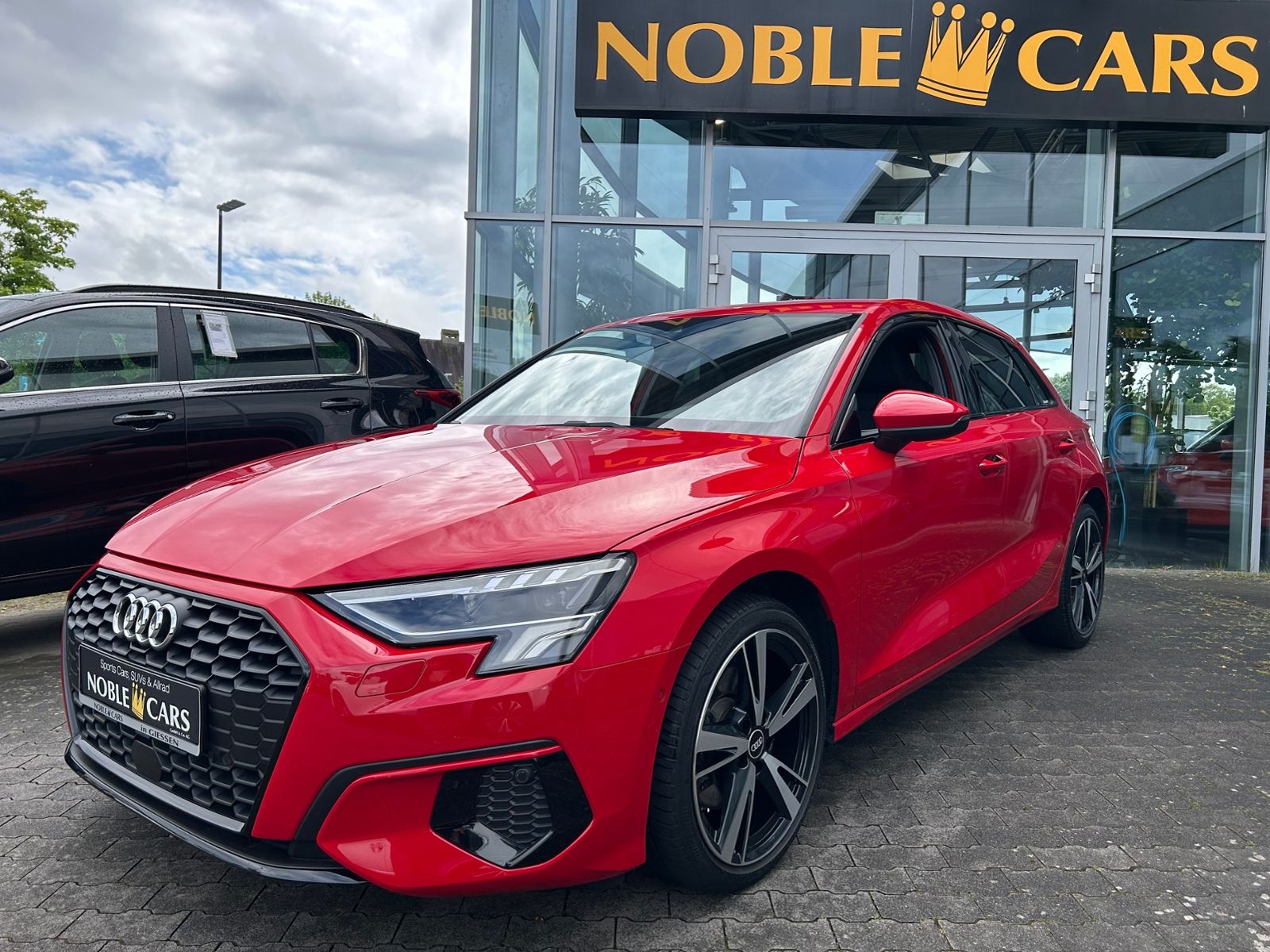 Fahrzeugabbildung Audi A3 Sportback  35 TFSI S line AHK LED NAVI