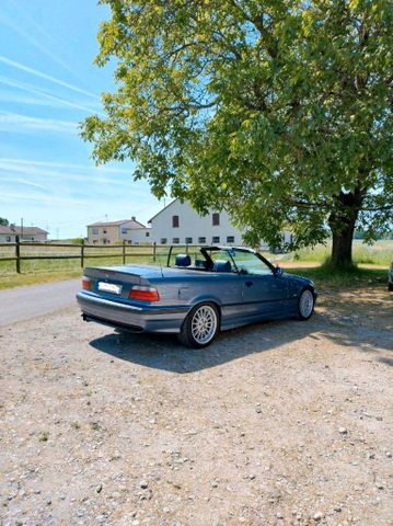 BMW Bmw e36 318i Cabrio Stahlblau