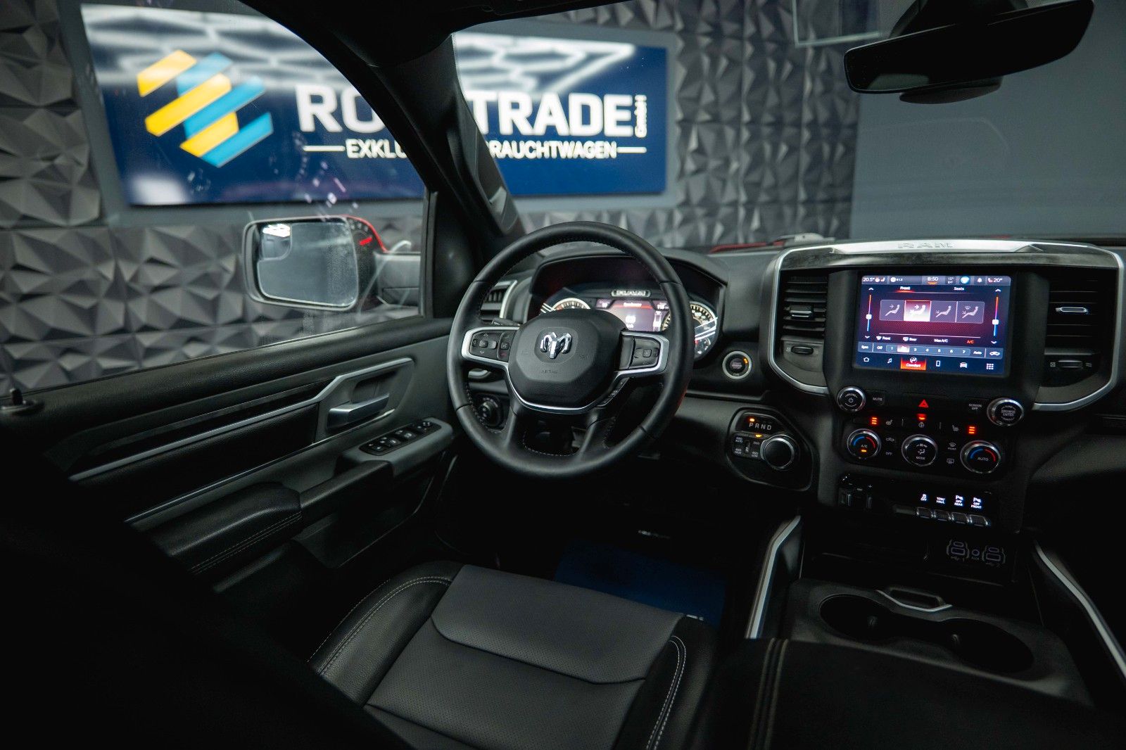 Fahrzeugabbildung Dodge RAM 5.7 V8 HEMI 4x4 OFFROAD Night-Paket *LED*19%