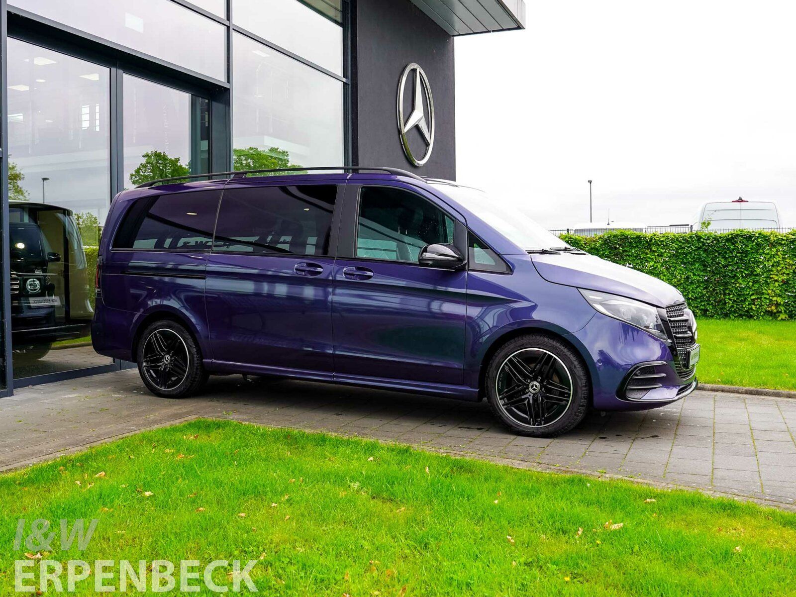 Fahrzeugabbildung Mercedes-Benz V 300 d AVANTGARDE L AMG AHK Distronic Airmatic