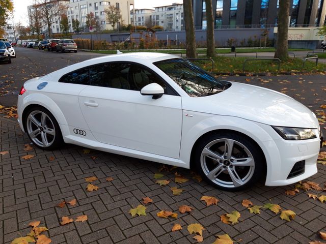 AUDI TT