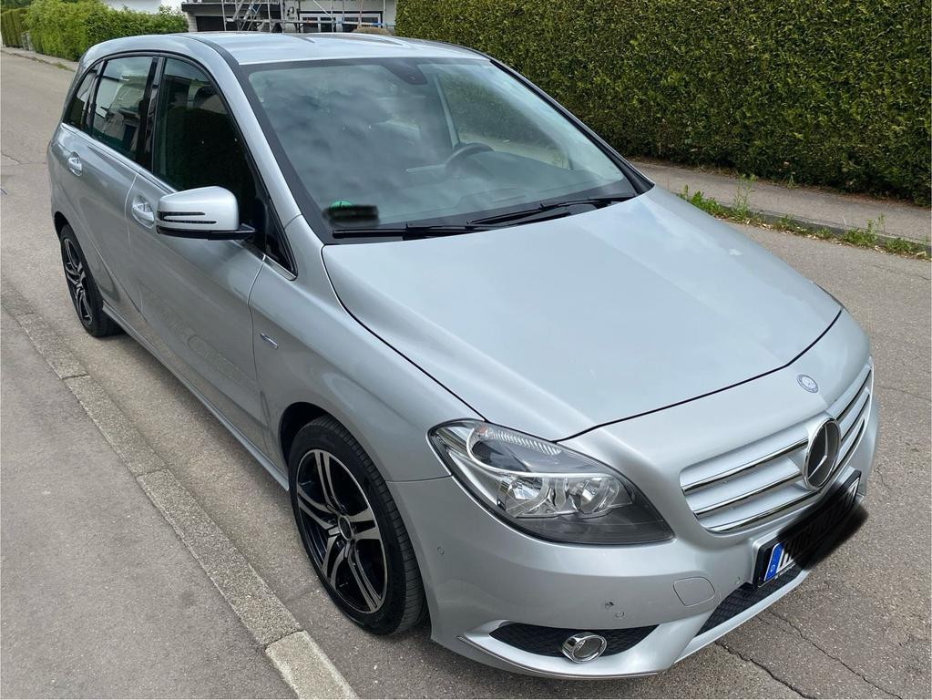 Mercedes-Benz B 180