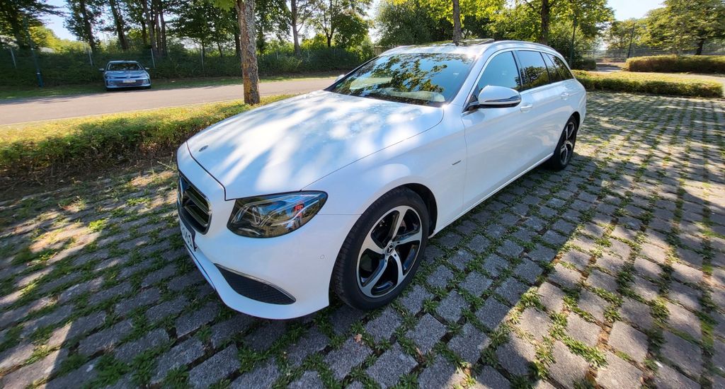 Image of Mercedes-Benz E 200