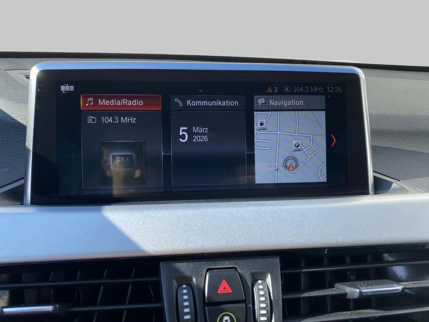 BMW X1 sDrive18d AHK Navi Soundsystem LED El. Heckkl foto 11