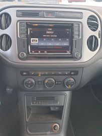 Volkswagen Tiguan - 12