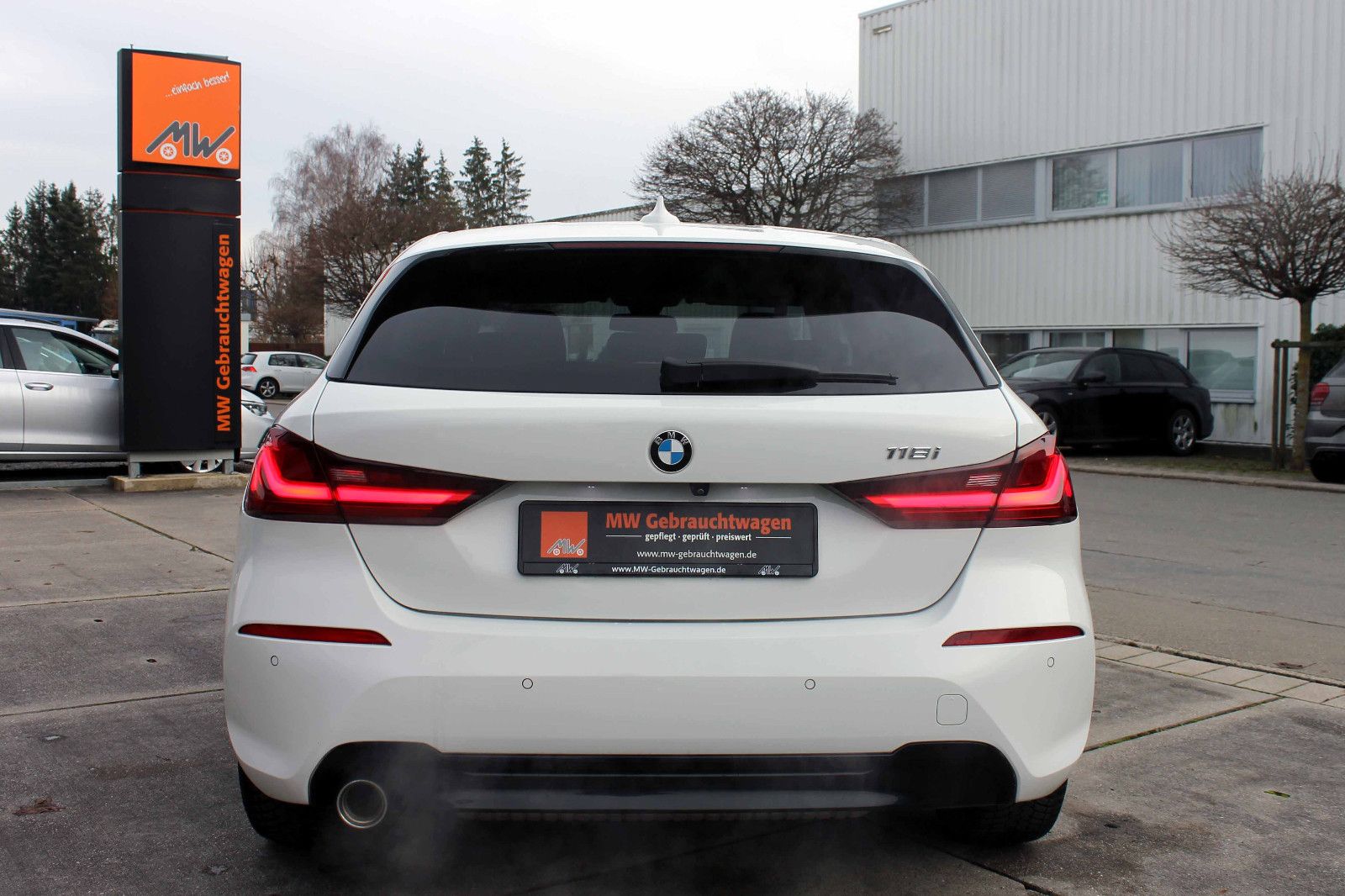 Fahrzeugabbildung BMW 118i Sport-Line Steptr. ACC HUD KAM LED SHZ NAV