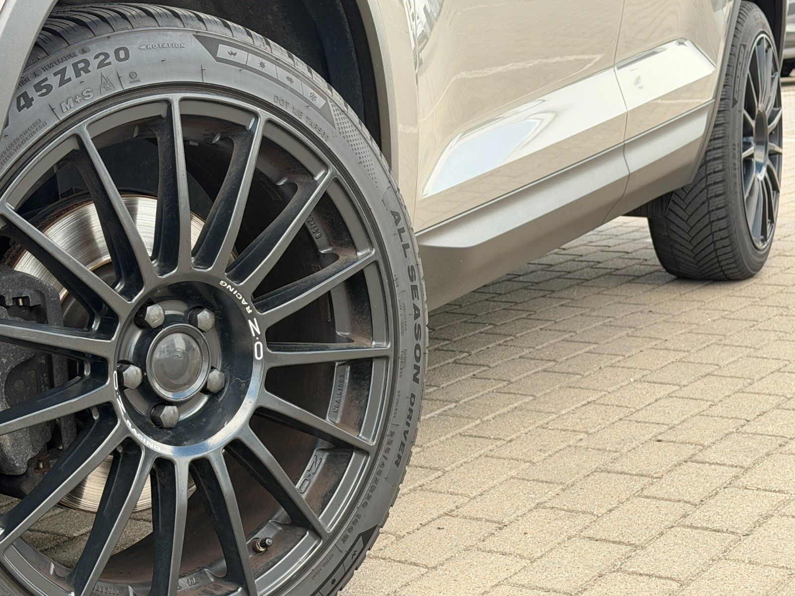 Fahrzeugabbildung SKODA Kodiaq 2.0 TSI Style *Pano*Standhzg*7Si*ACC*AHK*