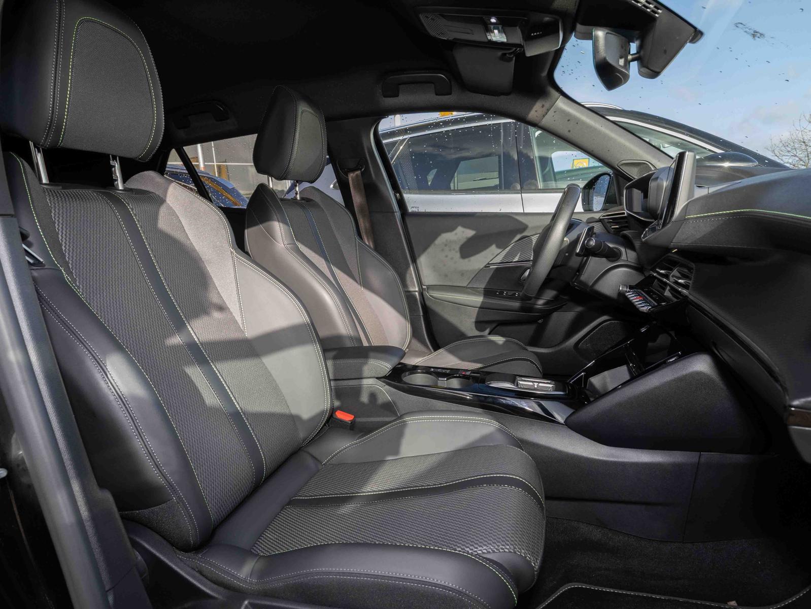 Peugeot 2008 PureTech GT +RFK+ALLW+Full-LED+KLI+IDL+PDC+