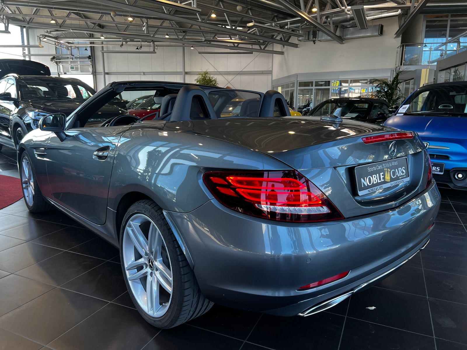 Fahrzeugabbildung Mercedes-Benz SLC 300 Memory AIRSCARF AHK LED