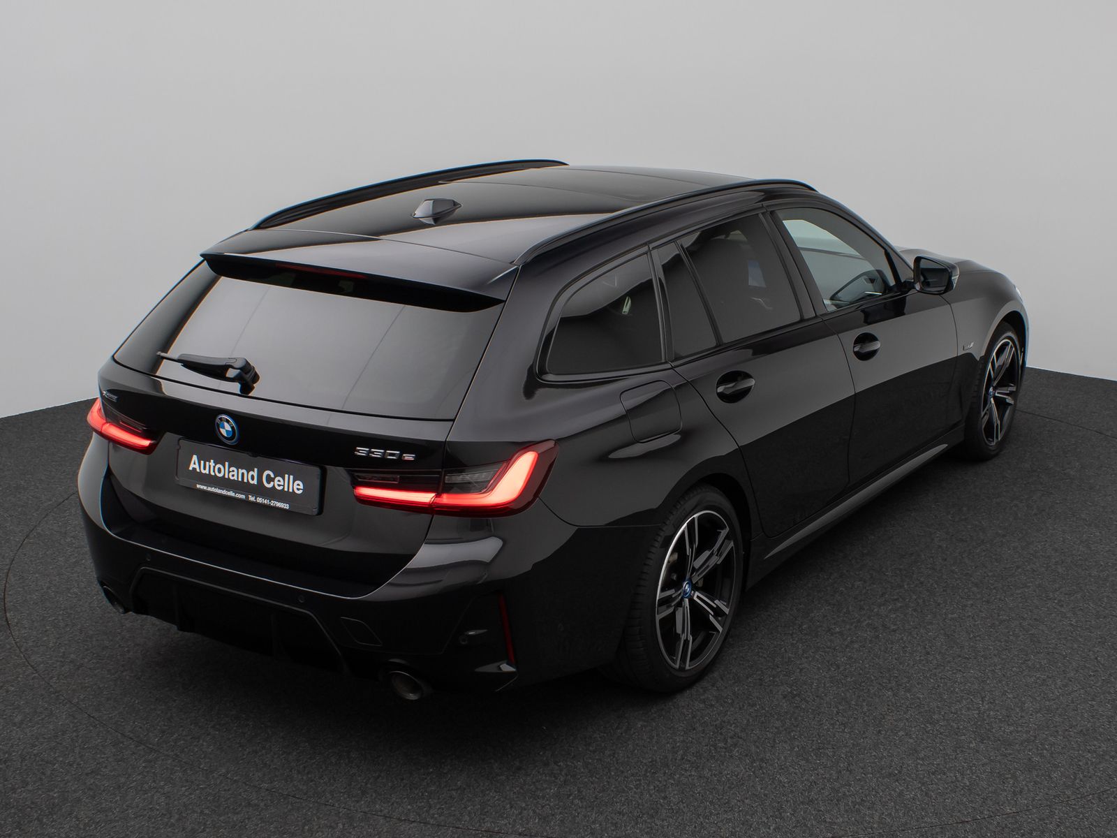 Fahrzeugabbildung BMW 330e xD M Sport Panorama Kamera HUD DAB H/K AHK