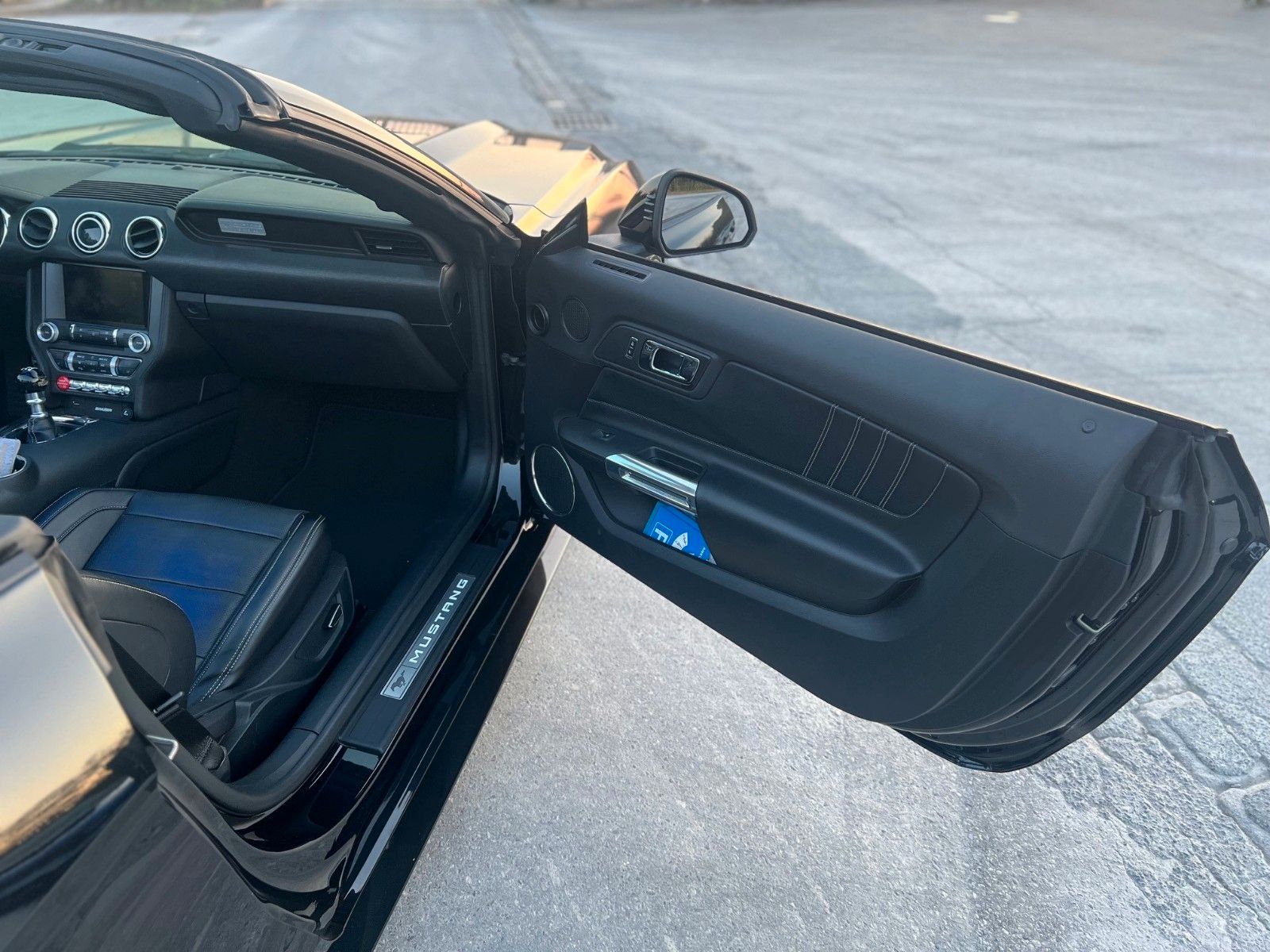 Fahrzeugabbildung Ford Mustang GT Cabrio V8-Neuwertig-20Zoll-FOX-Deutsc