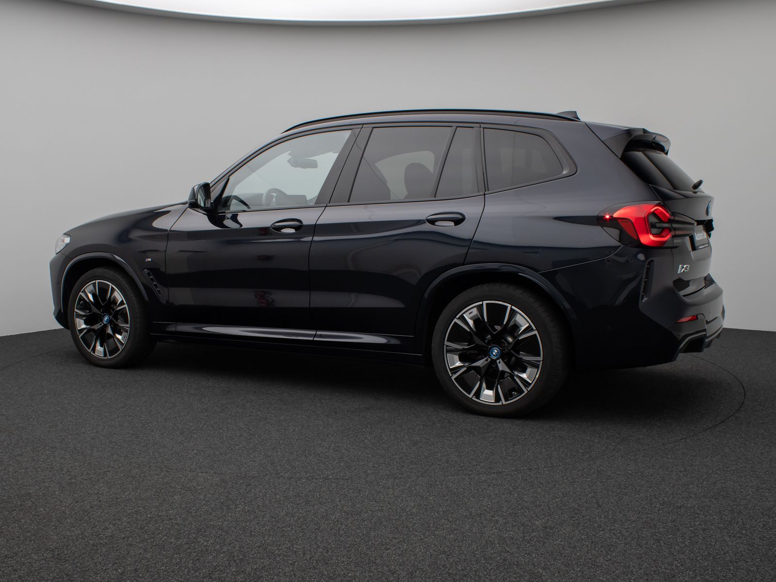 Fahrzeugabbildung BMW iX3 M Sport Impressive Panorama 360° HUD DAB H/K