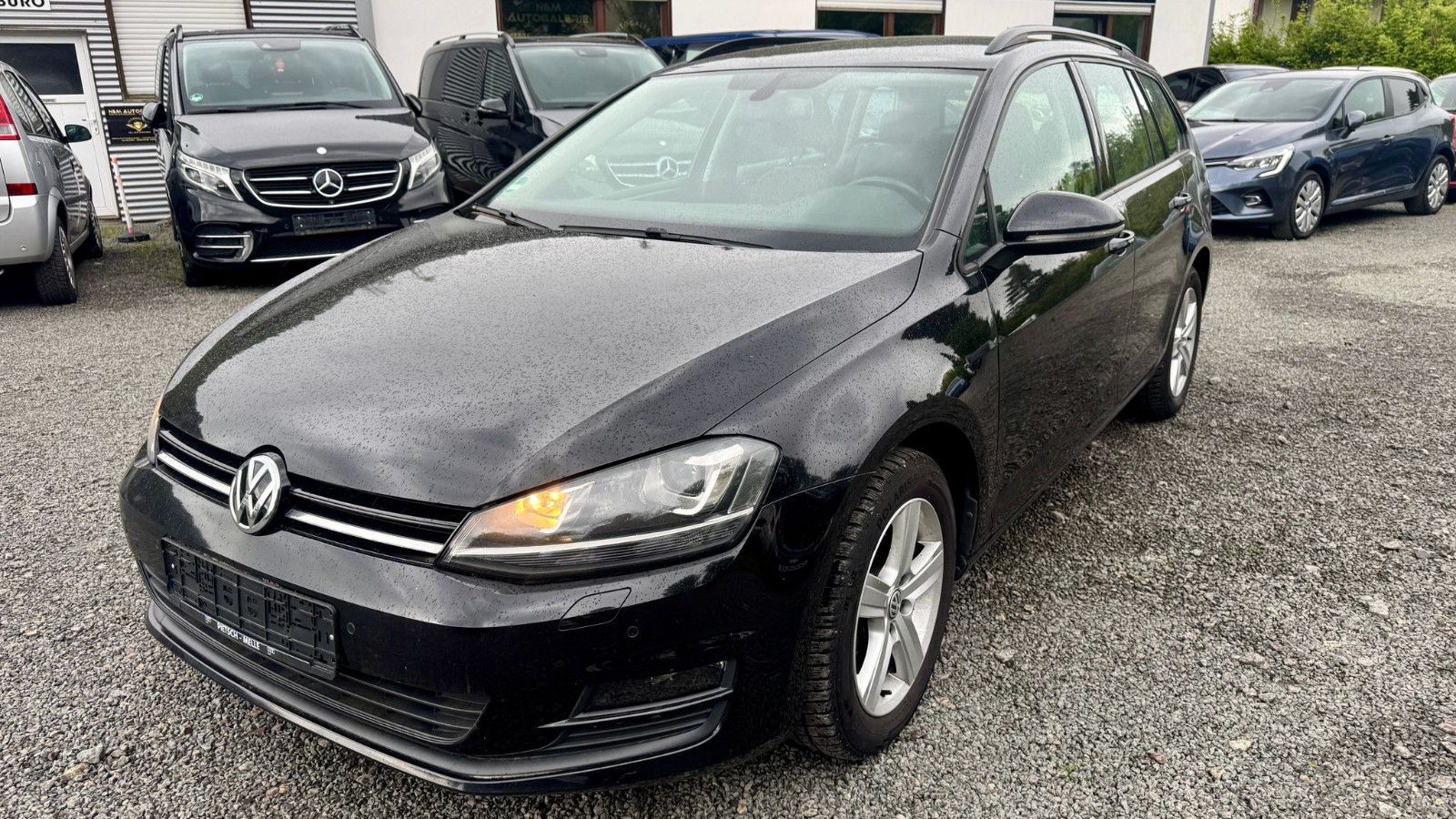 Volkswagen Golf - 1
