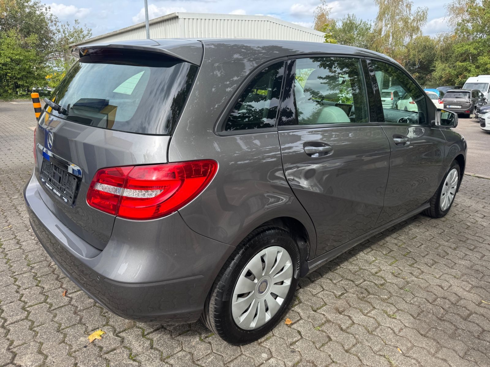 Fahrzeugabbildung Mercedes-Benz B 200 Navi+PDC+LED