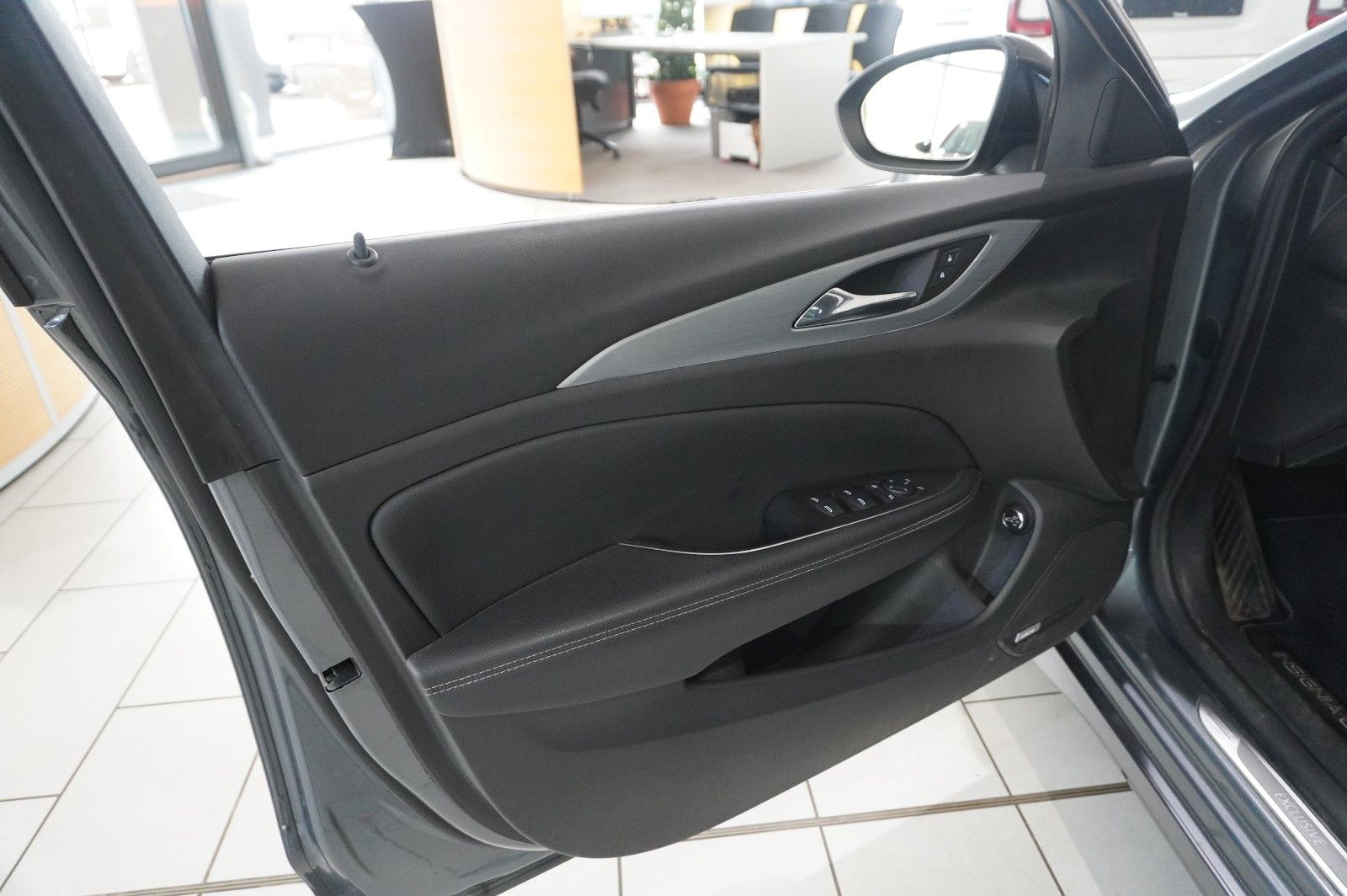 Fahrzeugabbildung Opel Insignia B ST 2.0 GSI PERFORM. NAVI/LED/360°/AHK