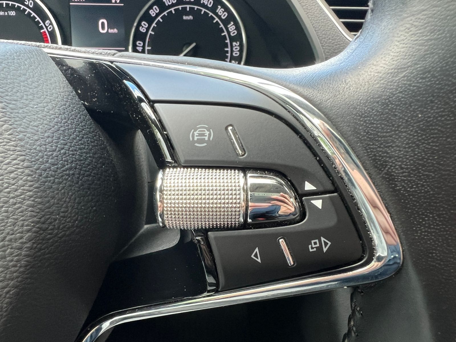 Fahrzeugabbildung SKODA Superb Combi Ambition 1.5 TSI *LED, Climatronic,