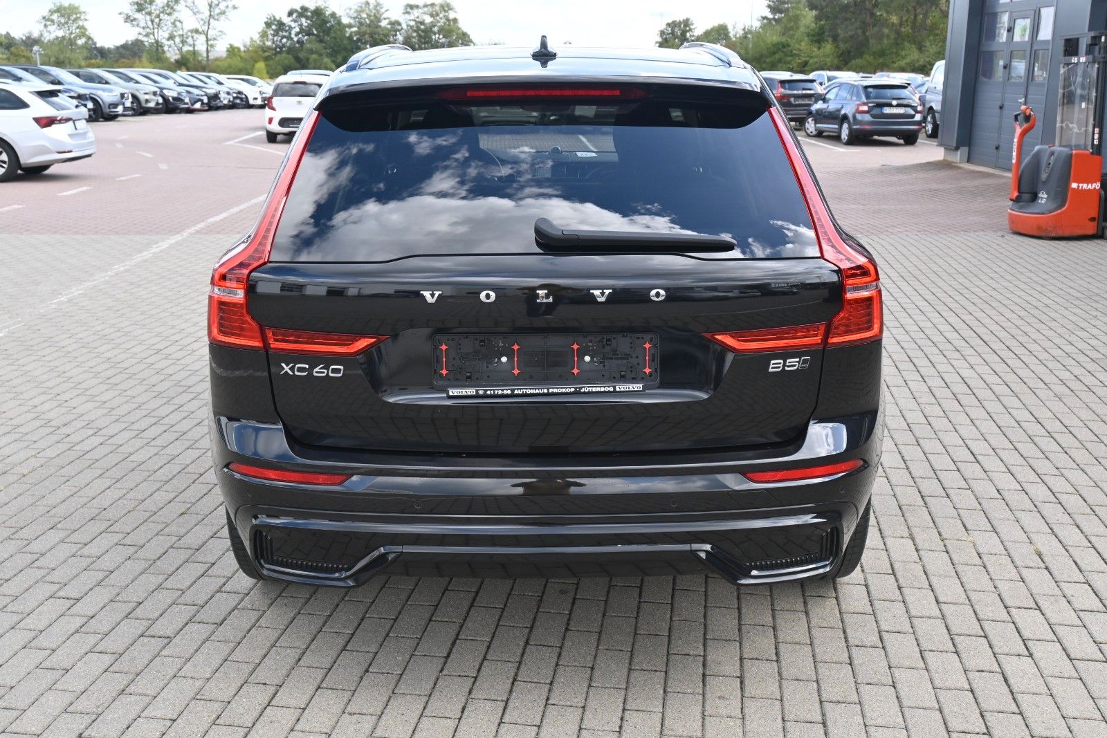 Fahrzeugabbildung Volvo XC60 B5 D AWD Ultimate Dark*STDHZG*360°LUFT*ACC