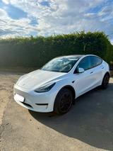 Tesla Model Y Hinterradantrieb RWD / AHK / 8xRäder - Tesla Model Y: Rwd