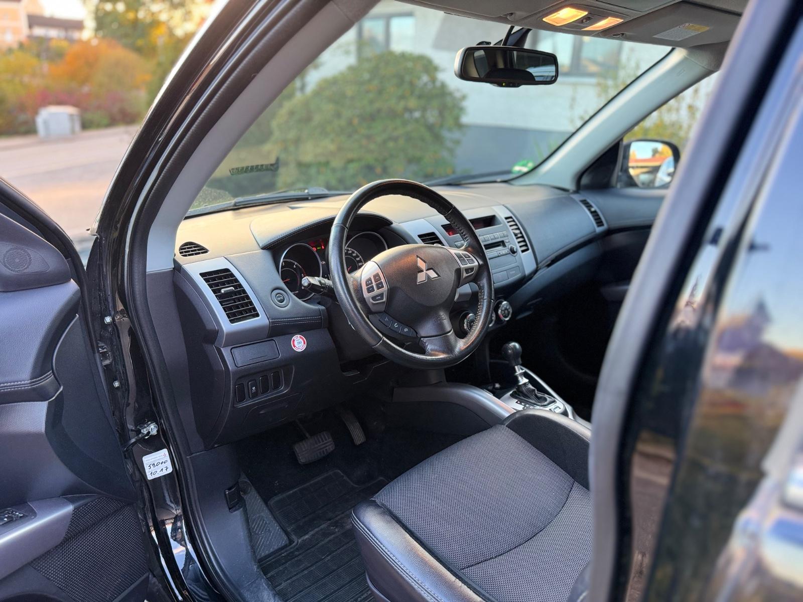 MITSUBISHI OUTLANDER 2.2 DI-D 156ch 4X4 35 JAHRE BVA - ATTELAGE - SIÈGES CHAUFFANTS - BI-XÉNON - CAMÉRA DE RECUL