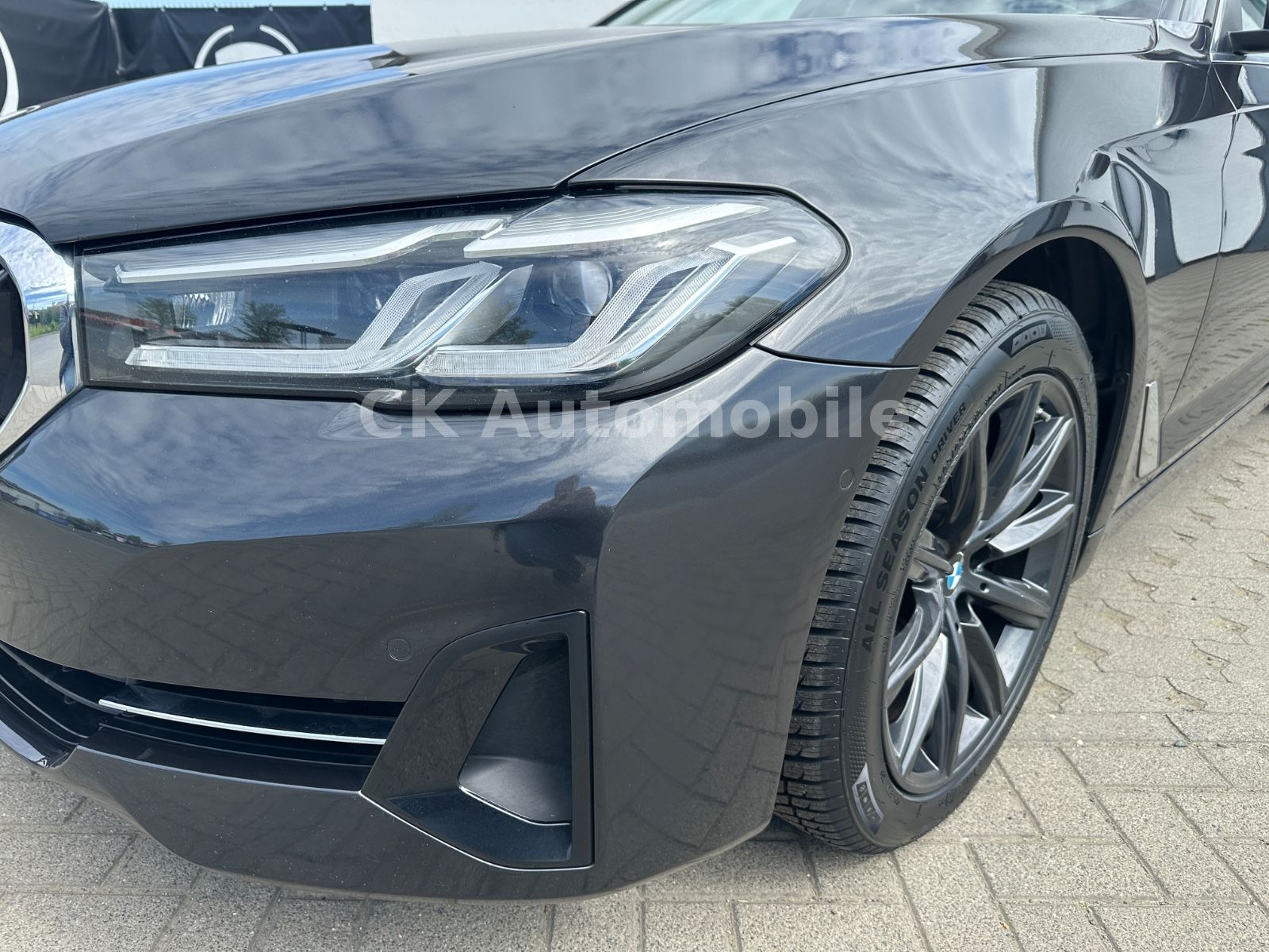 Fahrzeugabbildung BMW 520d Touring/Navi/Leder/Head-Up/Kamera/LED/ACC