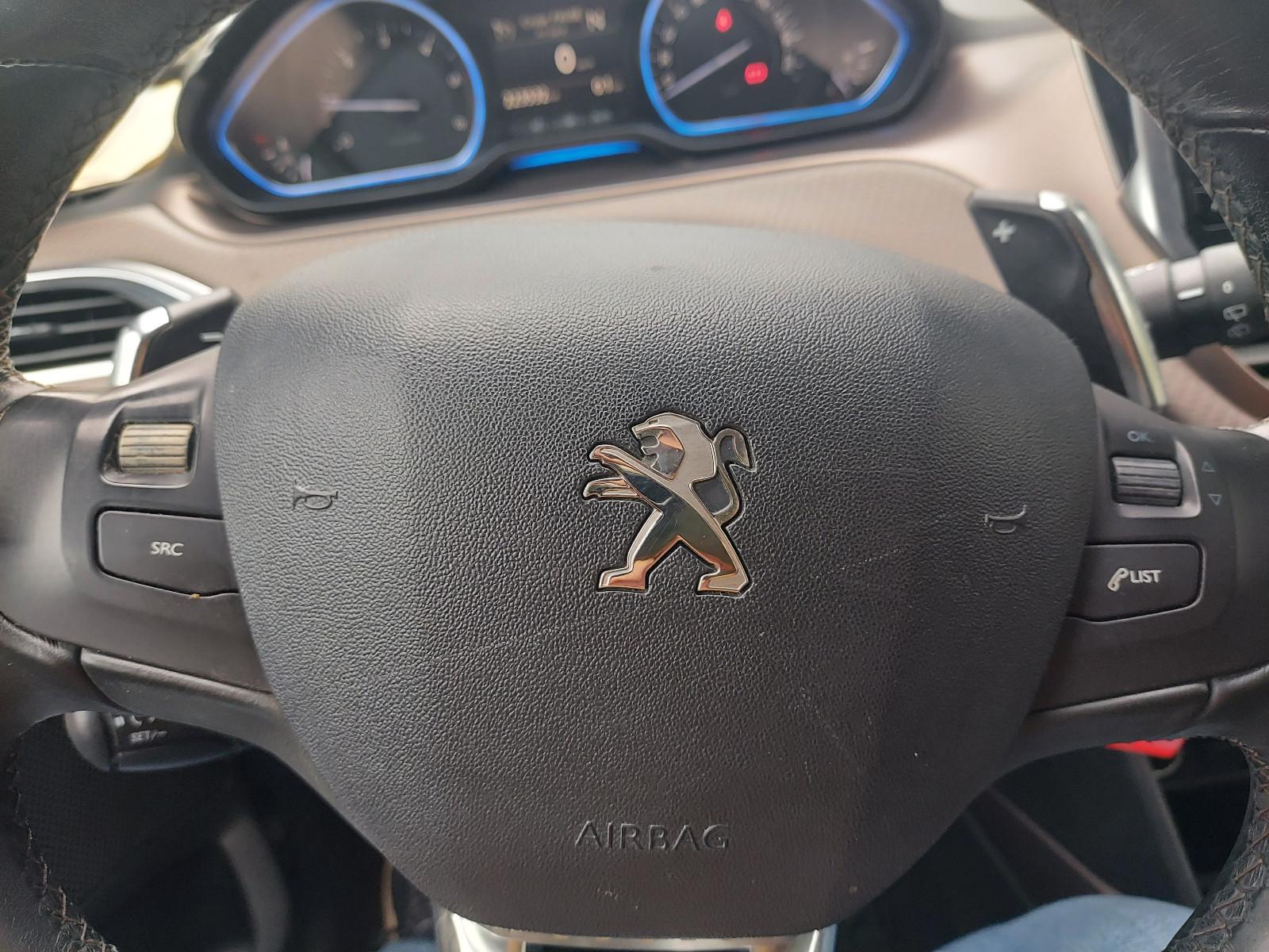 Peugeot 2008 1.6HDI Allure  Aut&Navi&SHZ