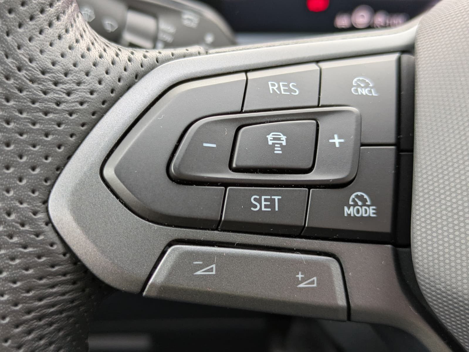 Fahrzeugabbildung Volkswagen Tayron 2.0 TDI 4M R-Line BLACK*7Si*MATRIX*PANO