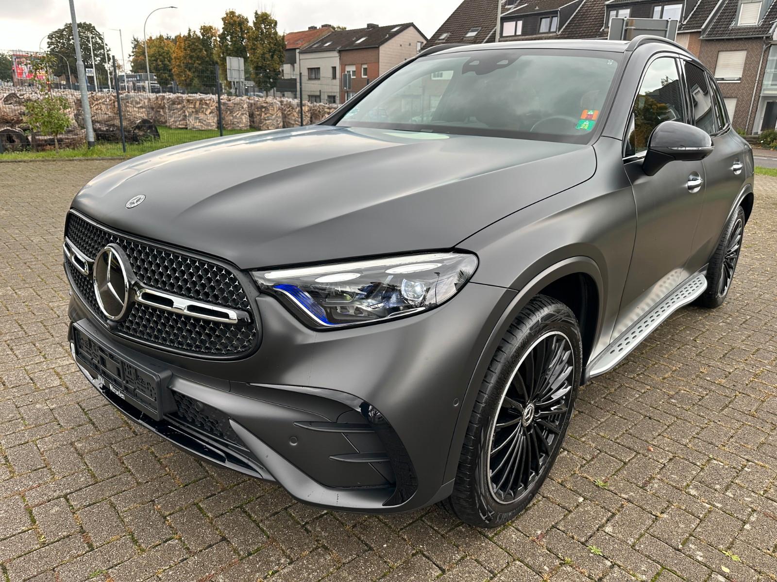 Mercedes-Benz GLC 300 de 4Matic (NP 105000) AMG*Panorma etcc