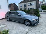 Mercedes-Benz E 220 d T-Model AMG line *LED Scheinwerfer - Mercedes-Benz E 220 in Krefeld