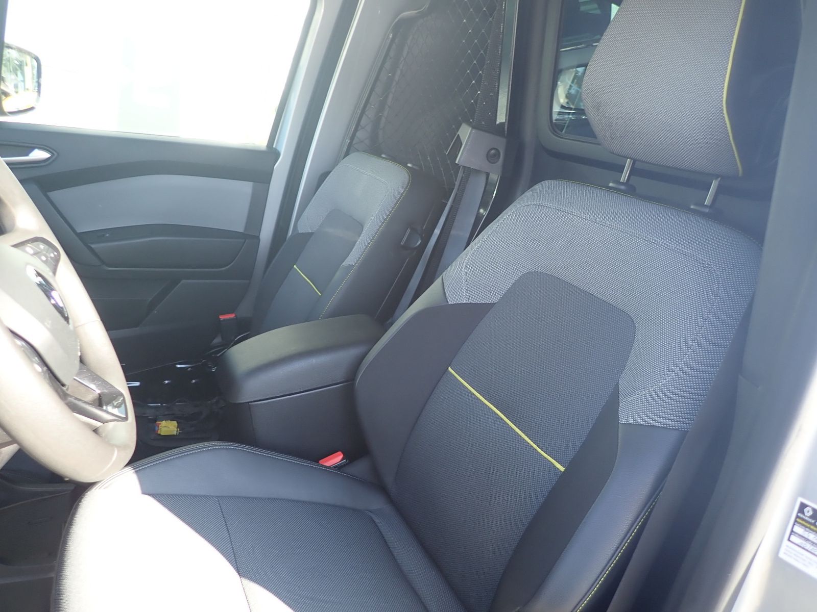 Fahrzeugabbildung Renault Kangoo Rapid Extra TCe 100 FAP Open Sesame by Re
