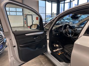 BMW 218 d Active Tourer*Klima*AHK*LED*Navi*Bluetooth