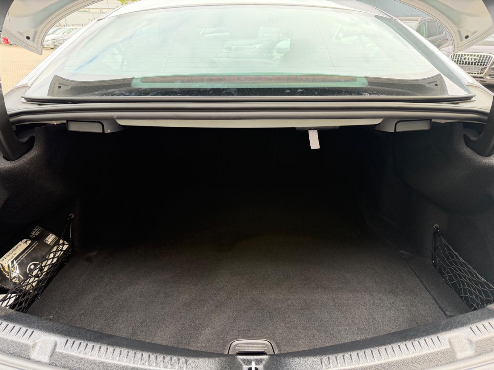 Mercedes-Benz E 200/COUPE/AMG LINE/BURMESTER/DIGITALTACHO/LED