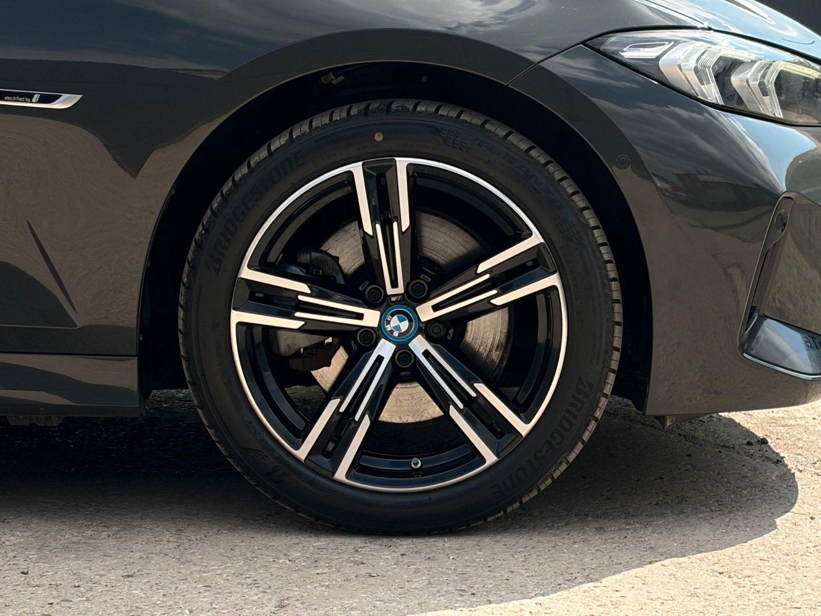 Fahrzeugabbildung BMW 330e Touring M Sport Alcan. Anthra. LC+ AHK H&K