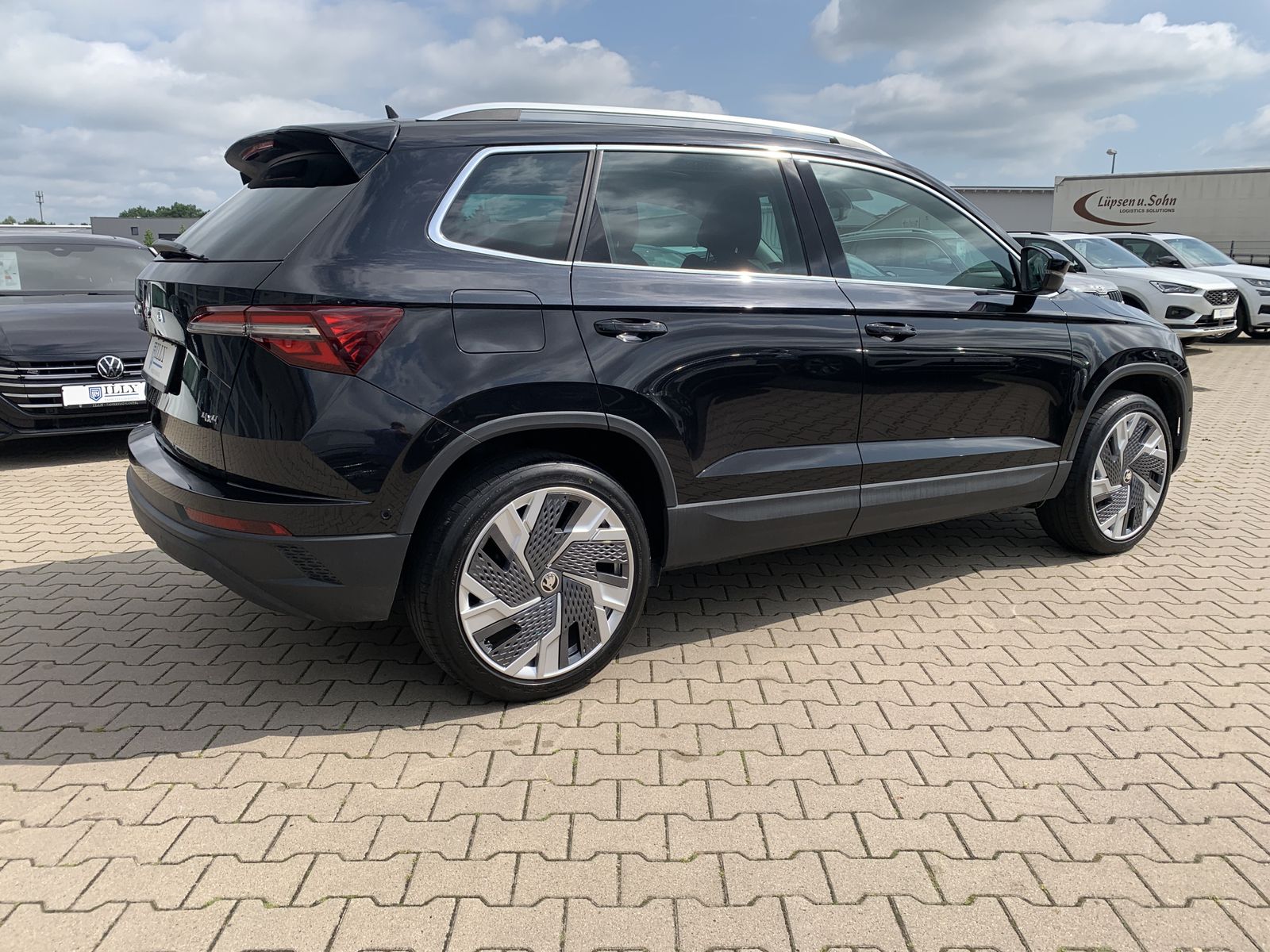 Fahrzeugabbildung SKODA Karoq 2.0 TDI*4x4*AHK*STHZ*Leder*360°Cam*Pano*