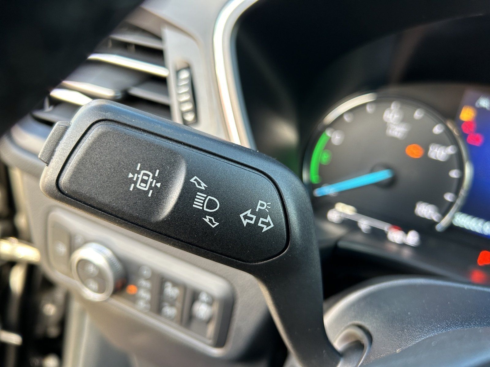 Fahrzeugabbildung Ford Kuga Titanium PHEV AHK-abnehmbar Navi Soundsyste