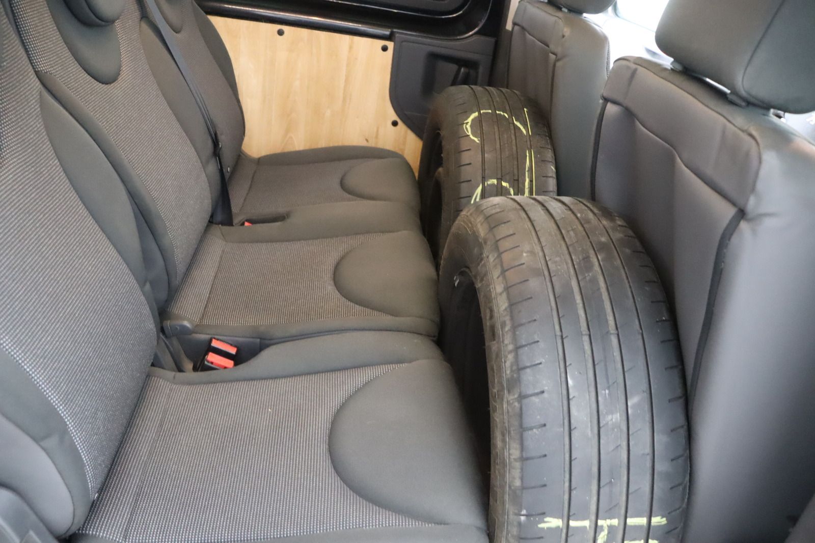 Fahrzeugabbildung Peugeot Expert Tepee 1.6HDI COOL 8 Sitzer