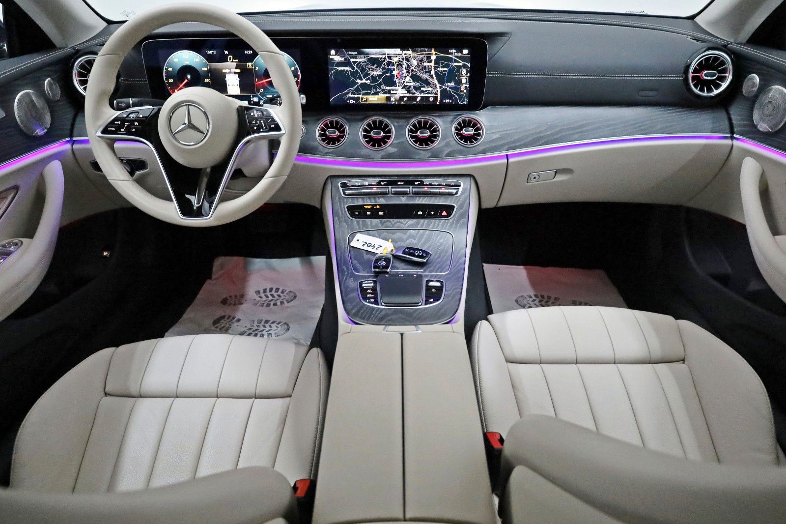 Fahrzeugabbildung Mercedes-Benz E 200 Coupe, Avantgarde, SH,Kamera,ACC,Panorama