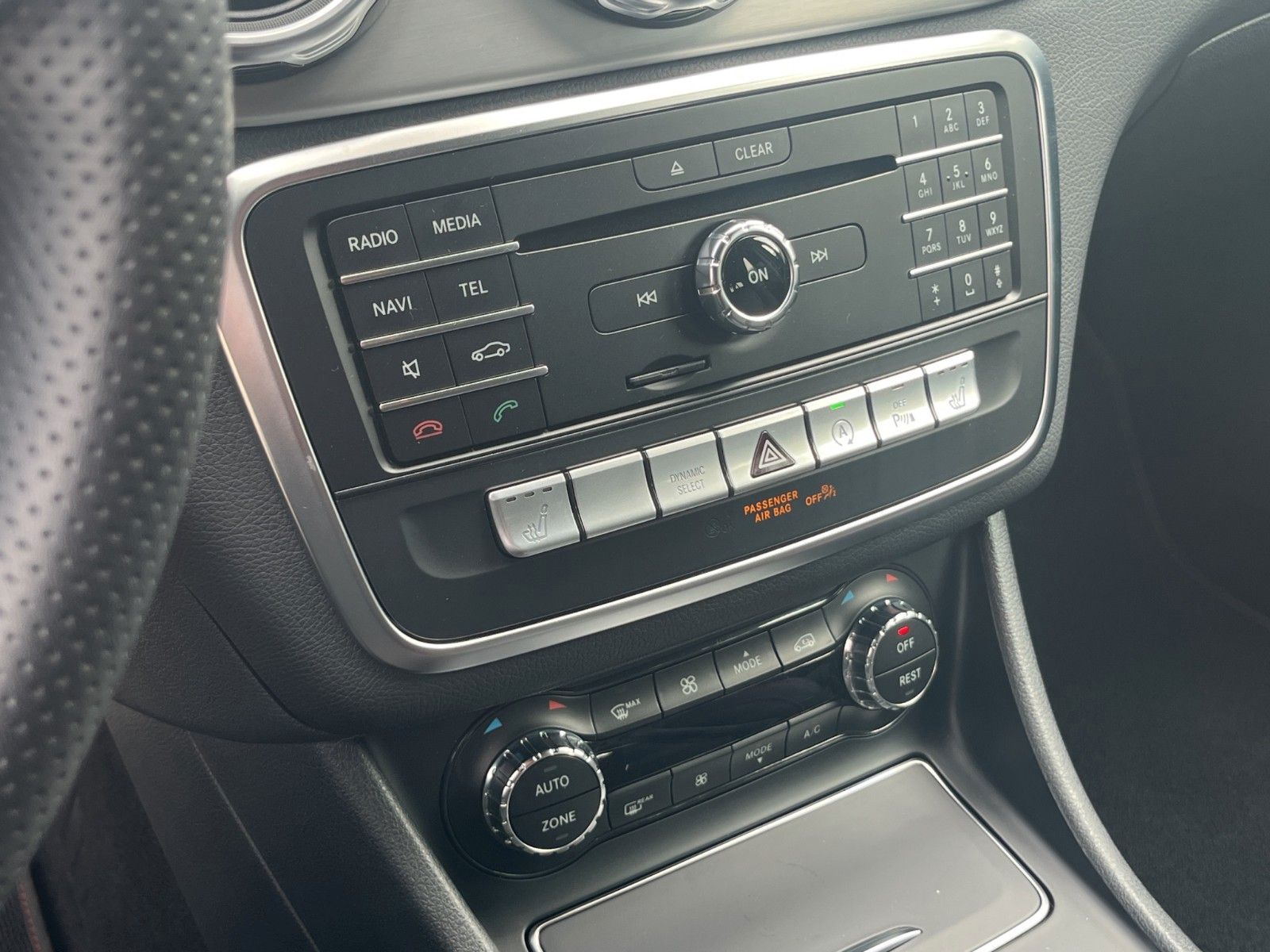 Fahrzeugabbildung Mercedes-Benz GLA 180 AMG Line*Night-Paket*Kamera*LED*SHZ**