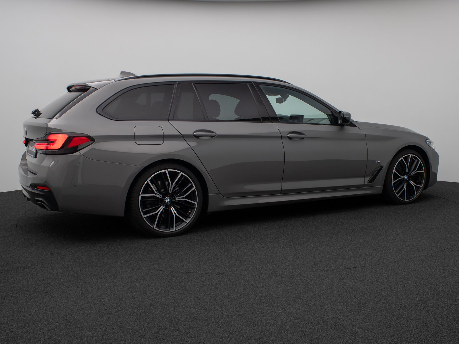 Fahrzeugabbildung BMW 530d xD M Sport Laser Kamera HUD DAB H/K 4xKlima