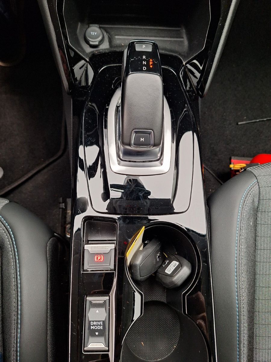 Fahrzeugabbildung Peugeot 208 Allure 1.2T LED/NAVI/PDC/R´CAM/VIRTUAL/TEMPO
