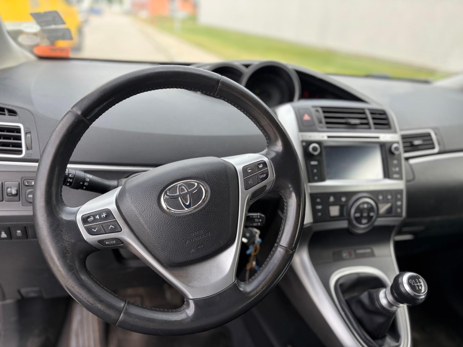Toyota Verso 2015 — photo 16