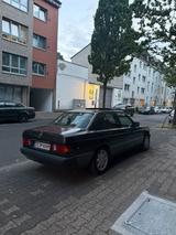Mercedes-Benz 190E 2.0 Benzin 5 Gang Schal... - Mercedes-Benz 190 mit Benzin-Antrieb: Limousine, 2.5