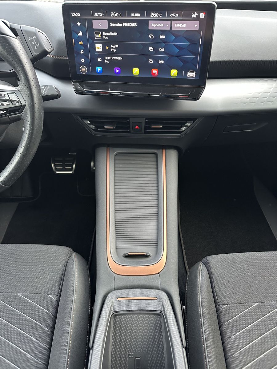 Fahrzeugabbildung CUPRA Born NAV+LED+V-COCKPIT+1HD+18ZOLL+PP+TEMPOMAT