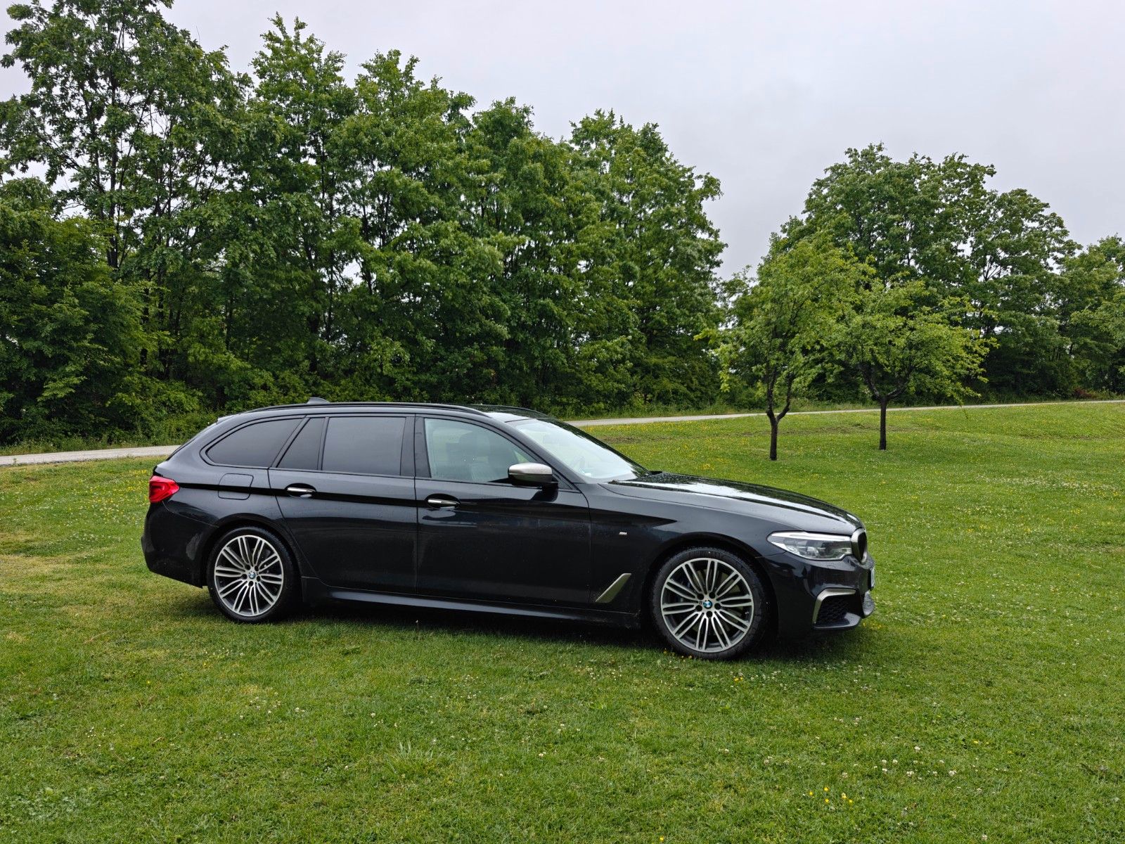 BMW M550d xDrive Touring mit Garantie!
