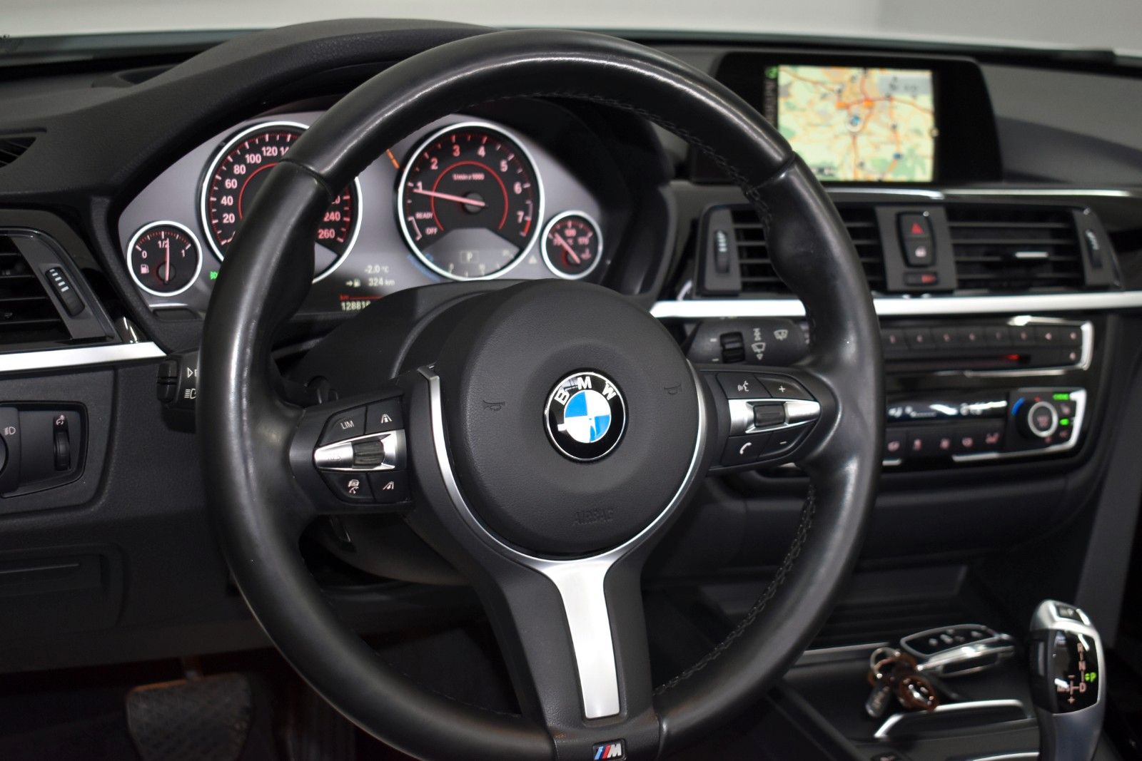 Fahrzeugabbildung BMW Cabrio 440i xDrive M-Pak,HUD,Kamera,LED,Navi,PDC