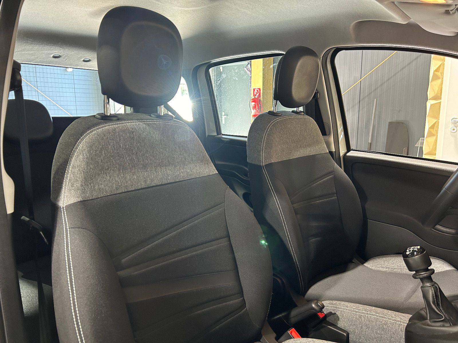 Fahrzeugabbildung Fiat Panda Base/KLIMA/4-TÜRER/DAB/ALLWETTER