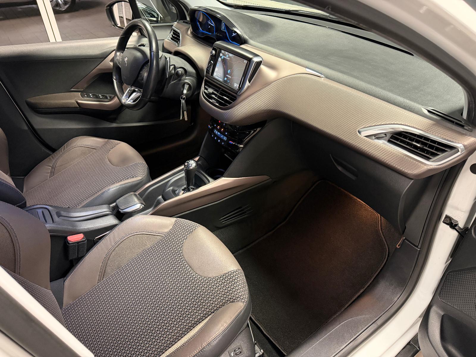 Peugeot 2008 Allure 1.6 e-HDi Automatik /2.HD/LED/SITZHZ