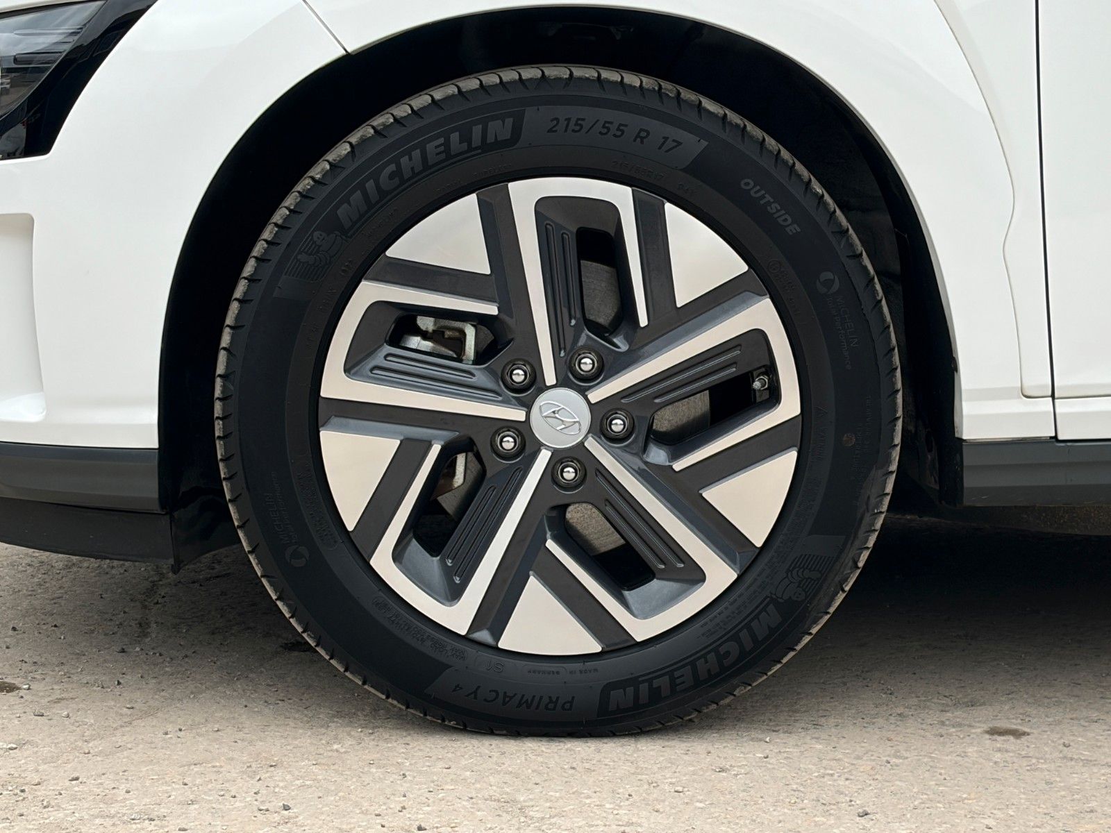 Fahrzeugabbildung Hyundai KONA E Select SHZ LHZ ACC PDC LFA LKA CAM CarPl.