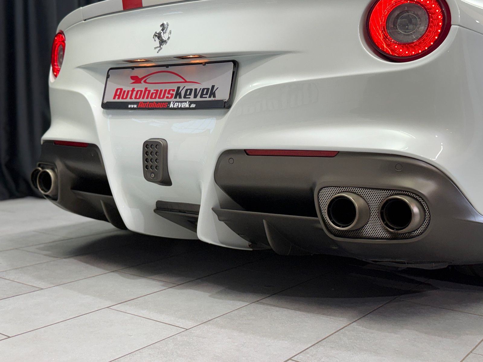 Fahrzeugabbildung Ferrari F12 Berlinetta|RACING-SEATS|NOVITEC-UMBAU|LIFT
